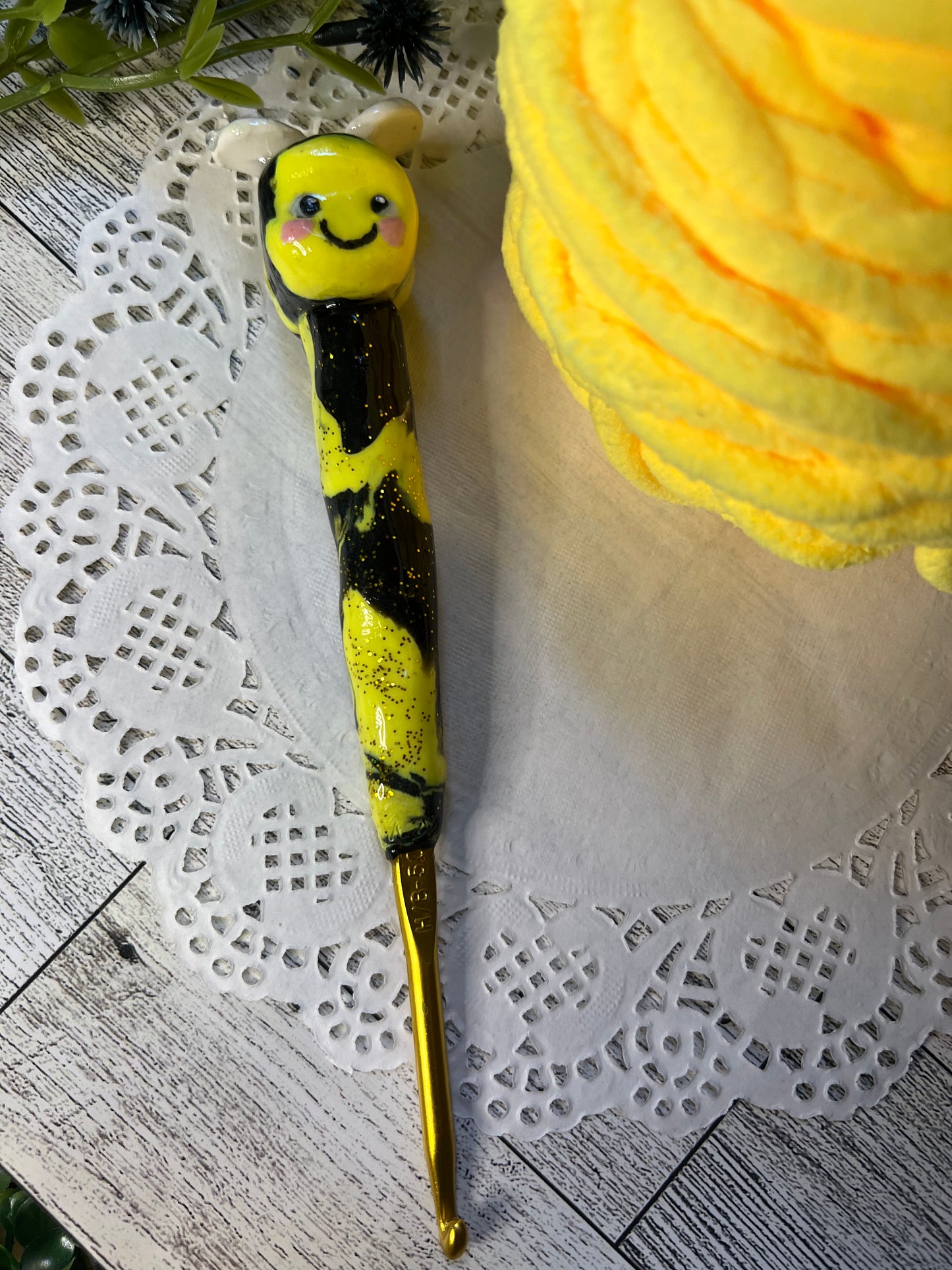Crochet Hook (Bumblebee)