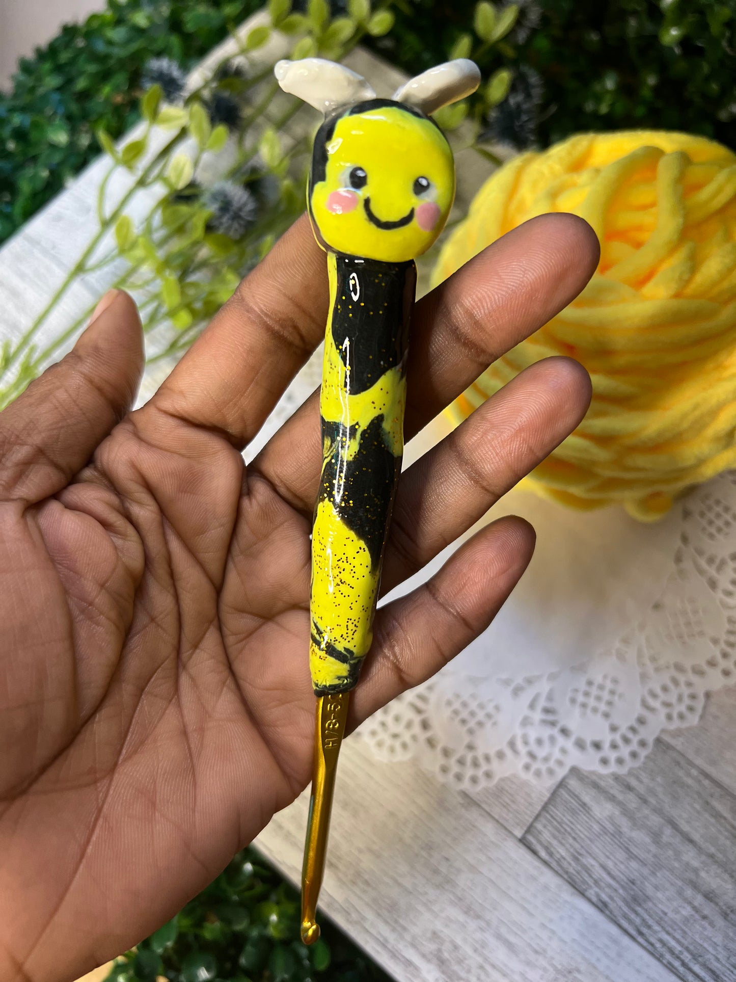 Crochet Hook (Bumblebee)